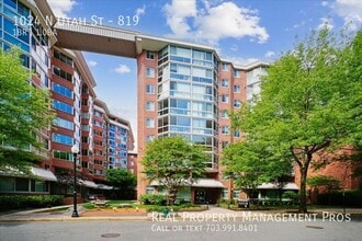 Building Photo - 1024 N Utah St