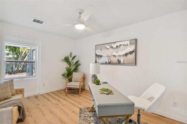 Building Photo - 1949 Dolphin Blvd S