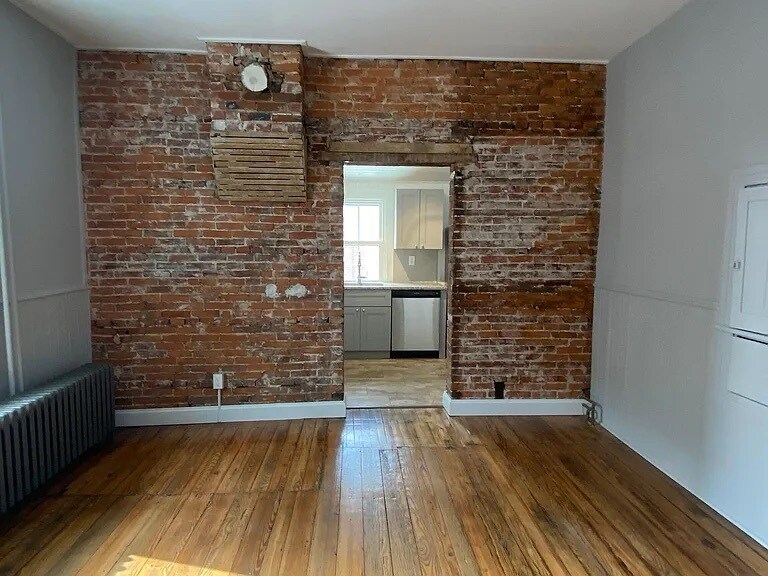 Building Photo - 130 N 3rd St