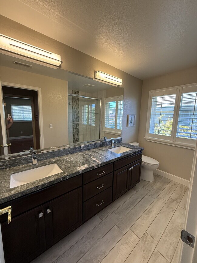 Building Photo - Beautiful 4 Bedroom, 3 Bathroom Pleasanton Home with 3-Car Garage & Large Backyard