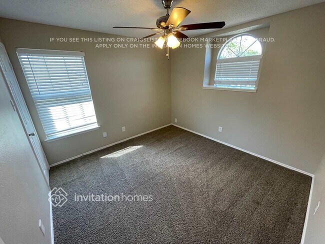 Building Photo - 1616 Barclay Dr