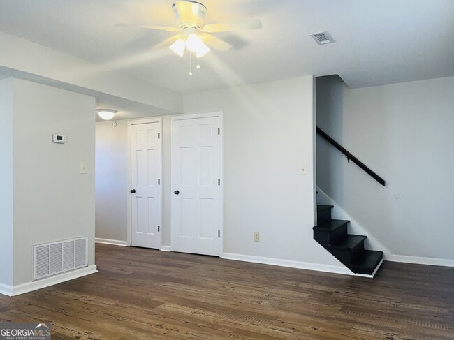 Building Photo - 17 Curran Ave