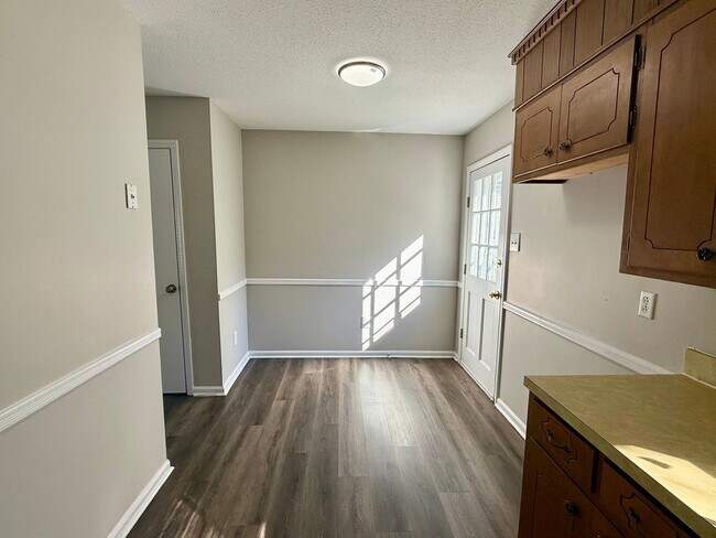 Building Photo - Two bedroom, 1.5 bath in Graham--McAden Place
