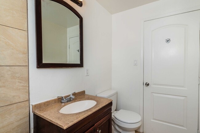 Building Photo - UPDATED, Spacious 1BR! DECK! STAINLESS APPLIANCES! HARDWOOD!