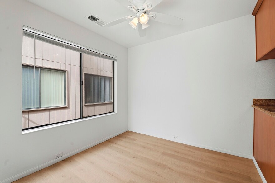 Building Photo - 523 Woodside Oaks