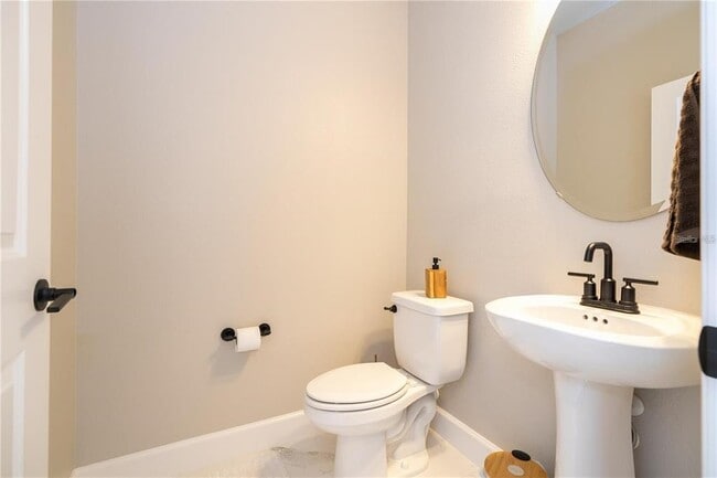 Building Photo - 5090 Shady Pnes Dr