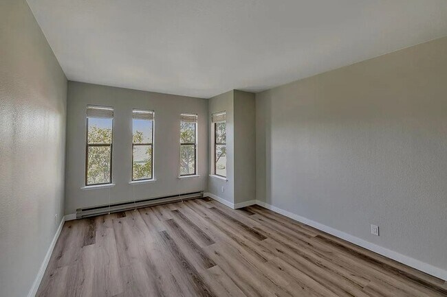 Building Photo - Remodeled 1BR Condo with Pool & Water Views Near Foster City
