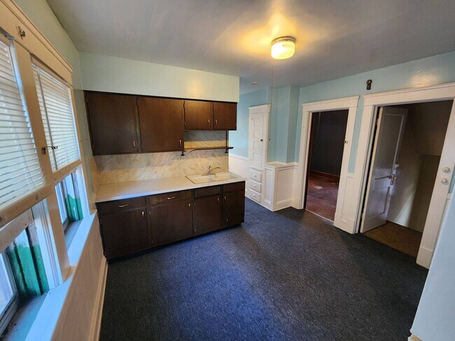 Building Photo - 15714 Holmes Ave