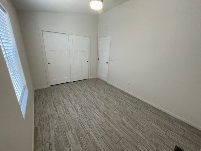 Building Photo - 2401 W Southern Ave
