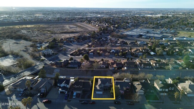 Building Photo - 617 Colchester Dr