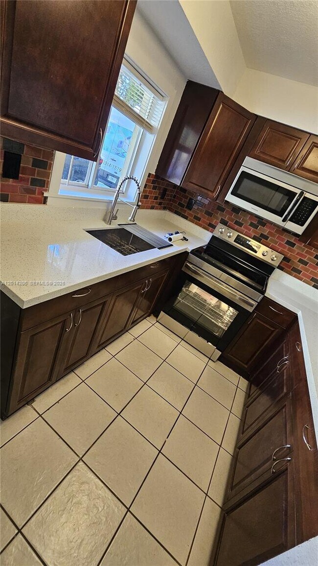 Building Photo - 14910 SW 82nd Terrace