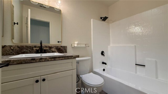 Building Photo - 39233 Rising Hill Dr
