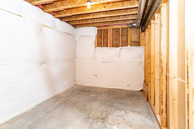Building Photo - 8270 Regiment Ct
