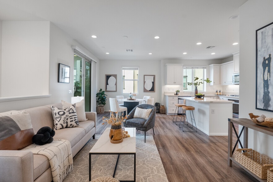 Building Photo - 2325 Verano Way