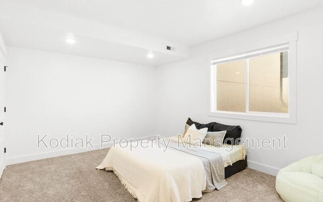 Building Photo - 127 N 4450 W