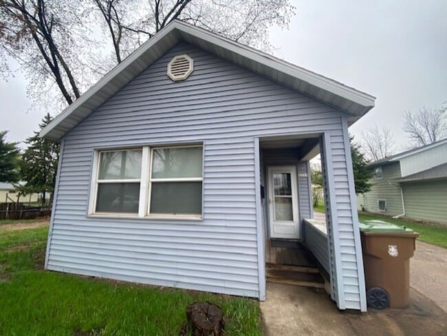 Primary Photo - 2233 Illinois Ave