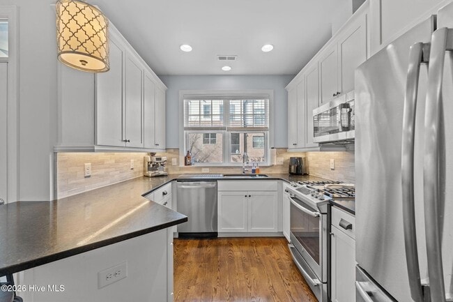 Building Photo - 12 Brownstone Ln