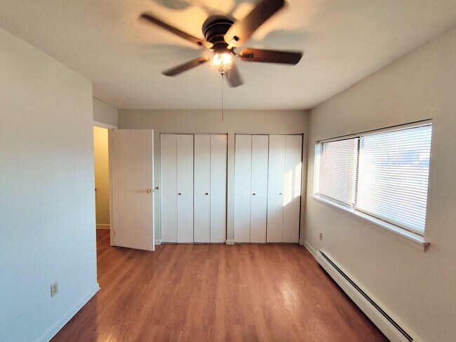 Building Photo - Oakville 218A