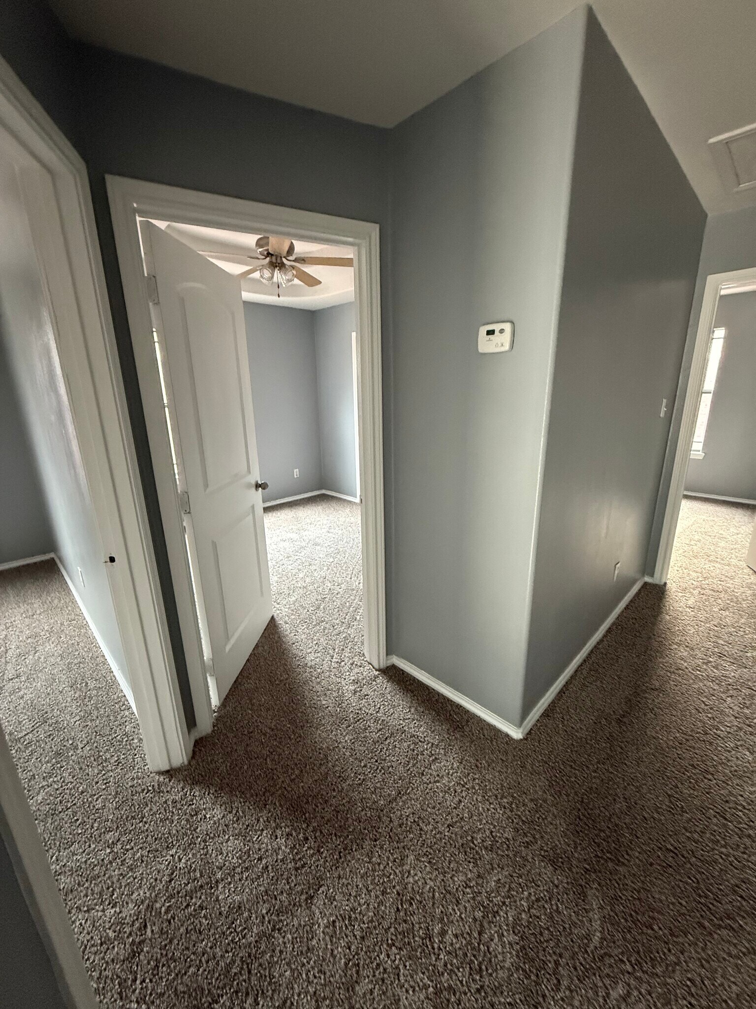 Building Photo - 106 S 48th Ln