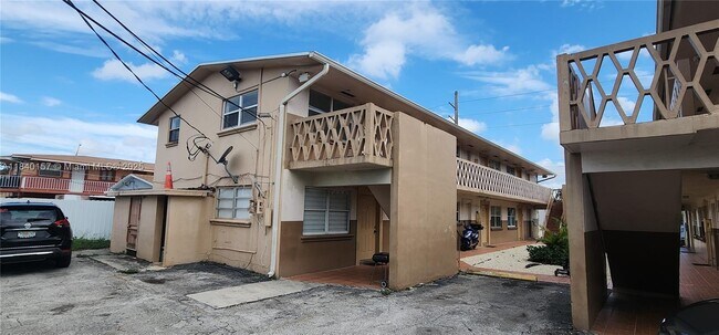 Building Photo - 664 W 29th St