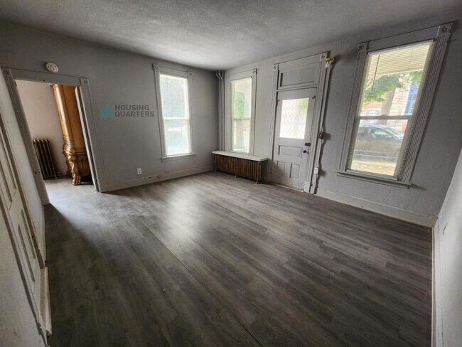 Building Photo - 519 4th St