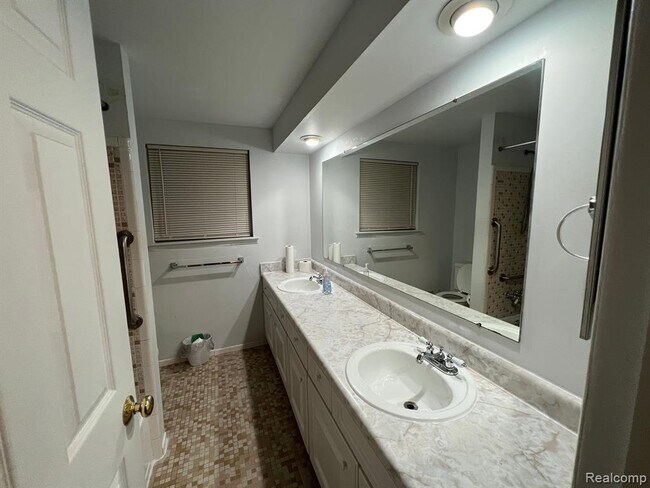 Building Photo - 13858 Arnold Dr