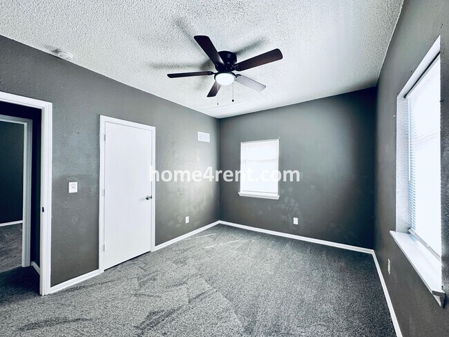 Building Photo - Updated 3 Bed, 2 Bath Ranch Home near Downtown Olathe!