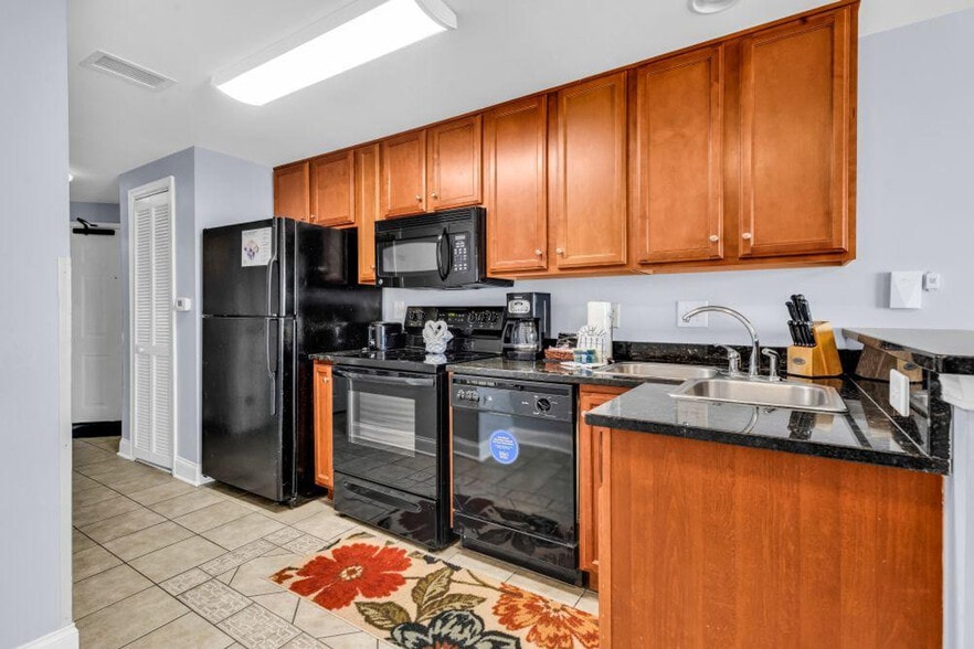 Building Photo - 2600 N Ocean Blvd