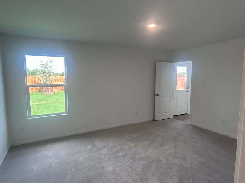 Building Photo - 4221 Jutland Dr