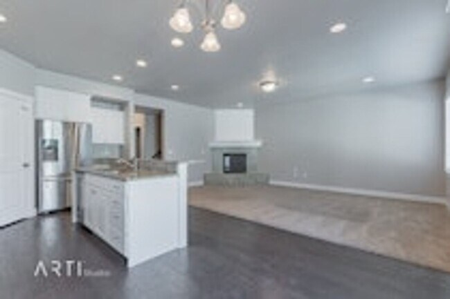 Building Photo - 1317 North Silver Crest Drive