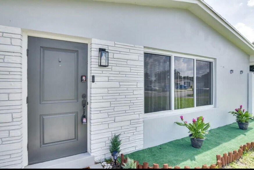 Building Photo - 6599 Roosevelt St