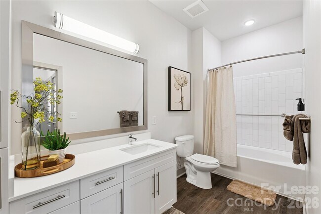 Building Photo - 905 Kenilworth Ave