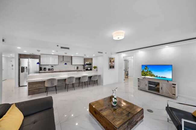 Building Photo - 1717 N Bayshore Dr