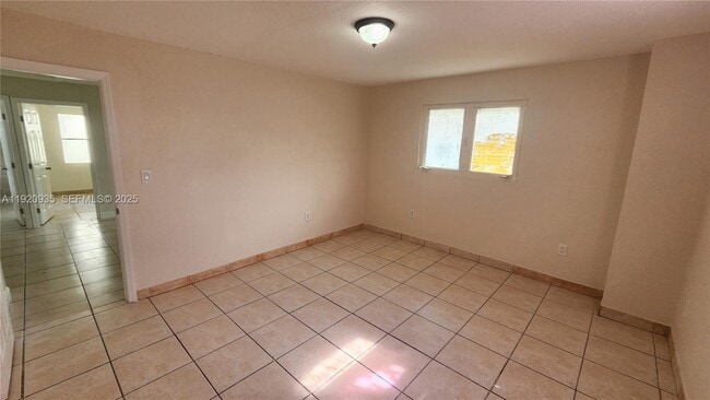 Building Photo - 829 SW 3rd St