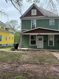 Building Photo - 105 SW Buchanan St