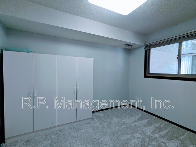 Building Photo - 4118 Sylvia Ln S