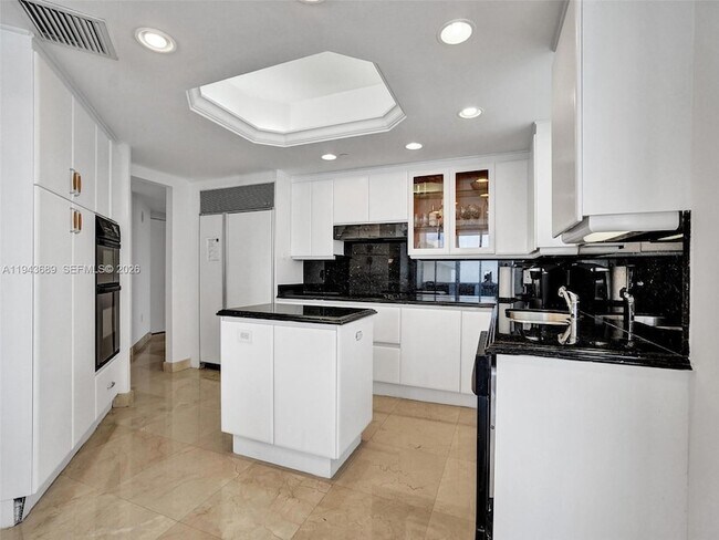 Building Photo - 9595 Collins Ave