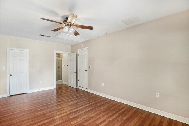 Building Photo - 2106 Stonecrest Dr
