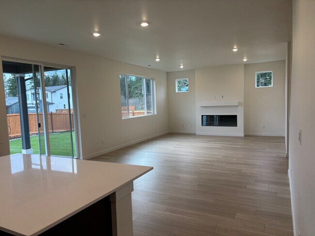 Building Photo - 17058 126th St E