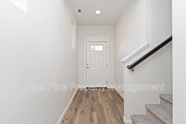 Building Photo - 3098 N Lochness Ave