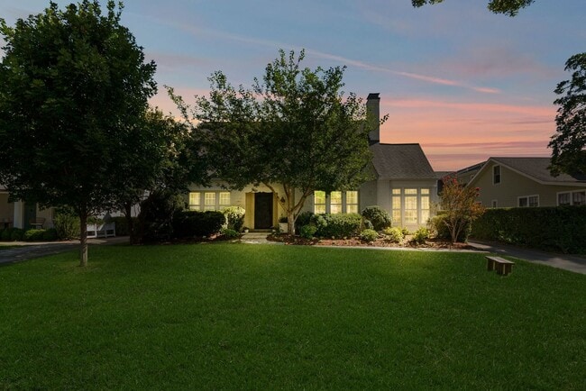 Building Photo - Luxury unfurnished 4BR/4.5BA Tudor in Belle Meade Links.