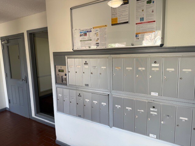 Building Photo - 431 S Kalispell Way