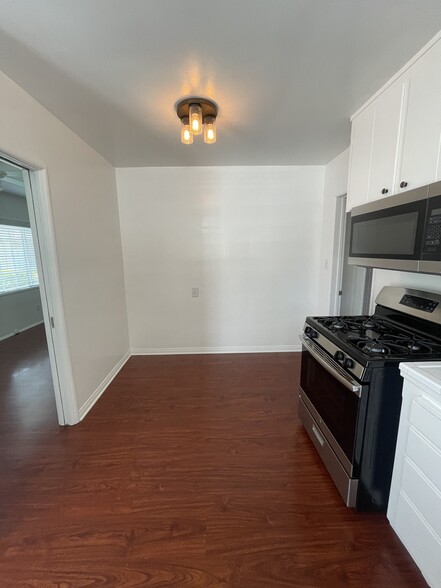 Building Photo - 5534 Kester Ave