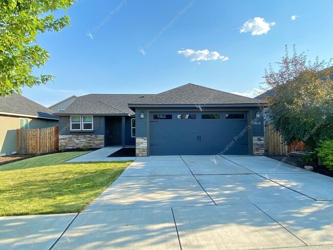 Primary Photo - Central Oregon Living: Bright Home with Fi...