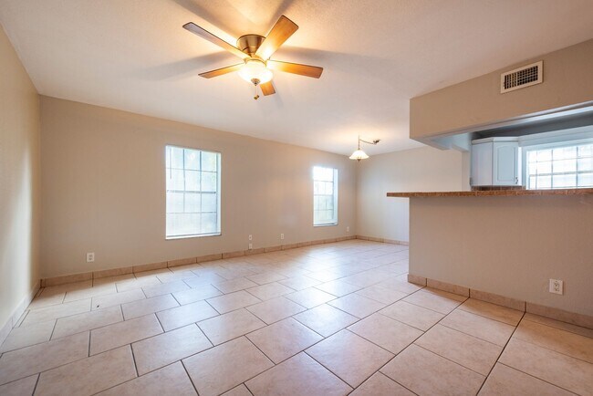 Building Photo - 1240 NW 6th Ave