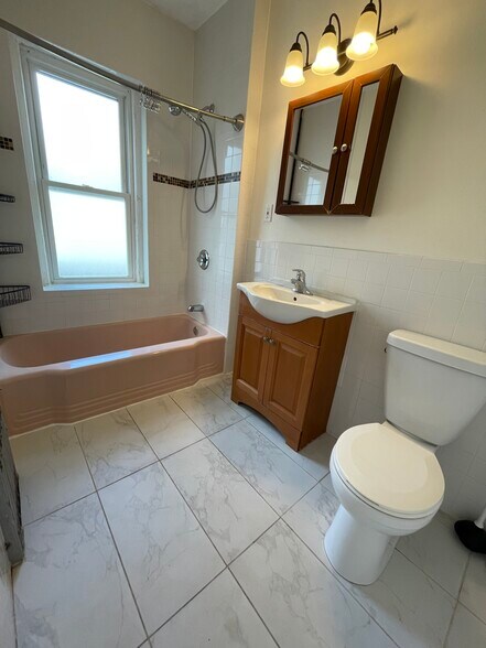 Building Photo - 797 Washington St