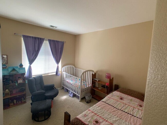 Building Photo - Amazing Carlsbad Home with extra room down...