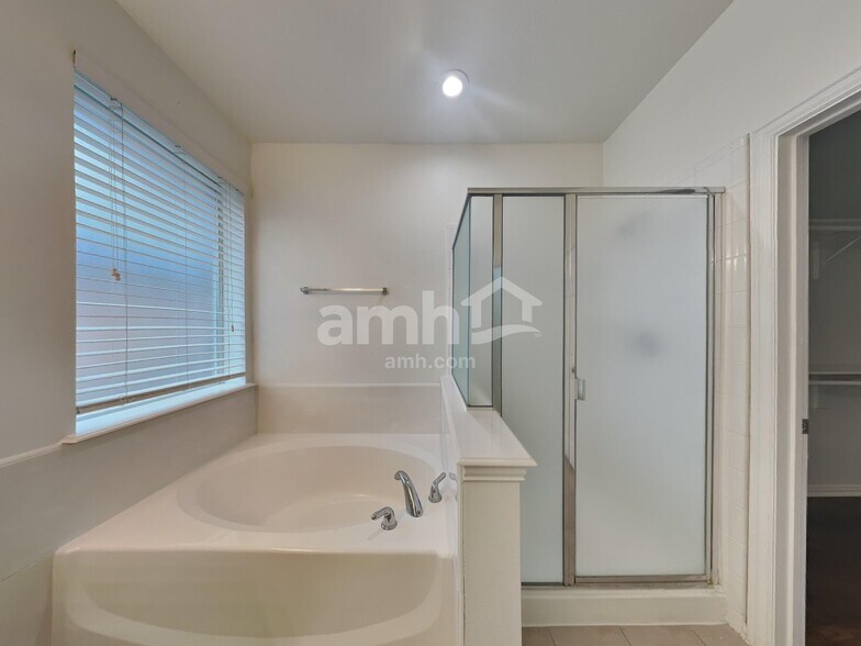 Building Photo - 4412 Mallow Oak Dr