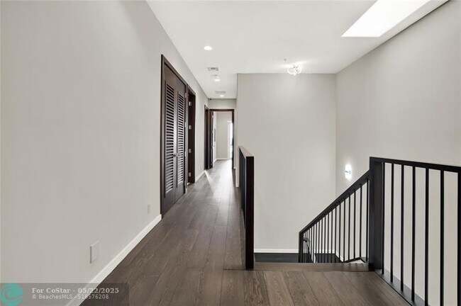 Building Photo - 425 N Ocean Blvd