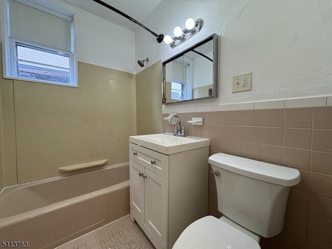 Building Photo - 322 Franklin Ave